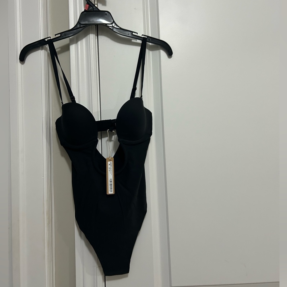 SKIMS shape wear bodysuit XS